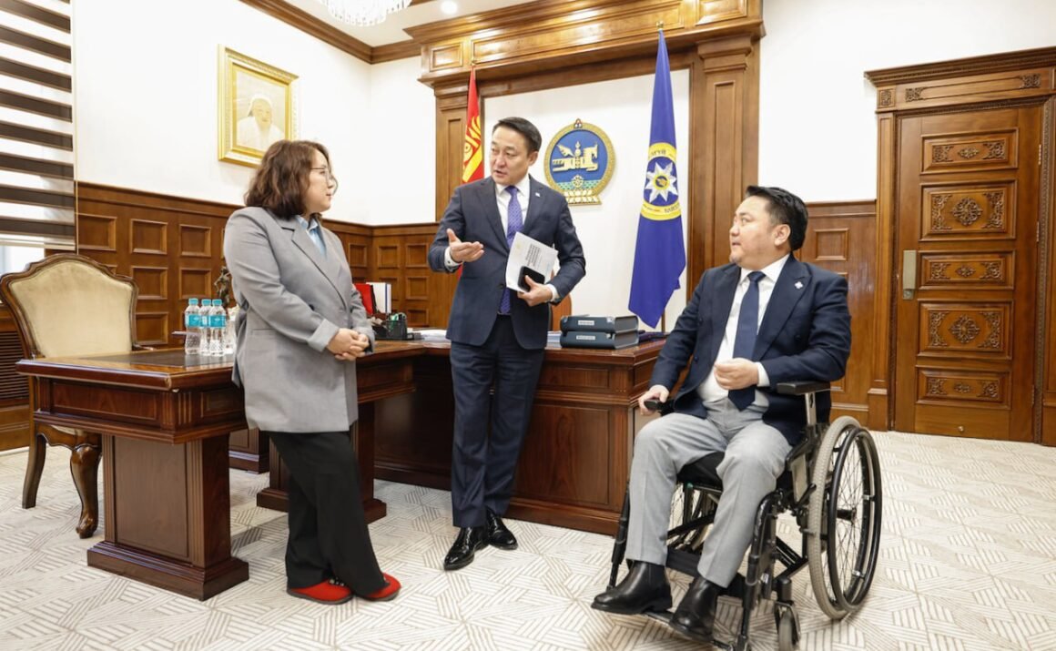 УИХ-ын дарга Д.Амарбаясгалан хөгжлийн бэрхшээлтэй иргэдийн эрхийн талаарх хууль, эрх зүйн шинэчлэлийн талаар санал солилцлоо