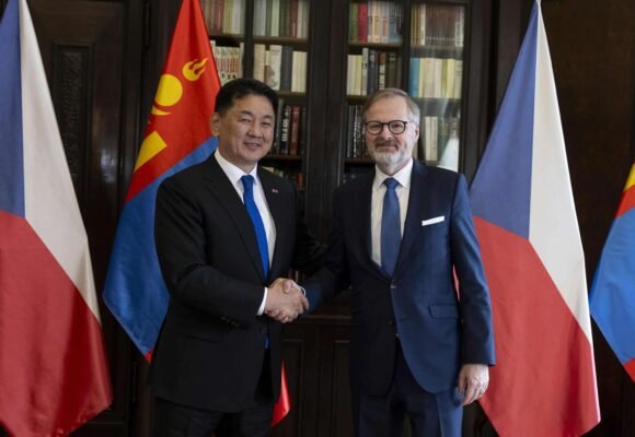 Монгол Улсын Ерөнхийлөгчид Чех Улсын Ерөнхий сайд бараалхав