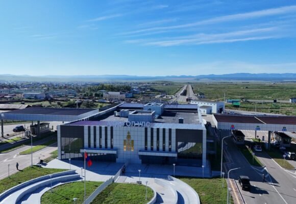 Алтанбулаг боомтыг шинэчилснээр өдөрт нэвтрэх зорчигчдын тоо гурав, ачаа тээврийн урсгал дөрөв дахин нэмэгдэх боломжтой боллоо