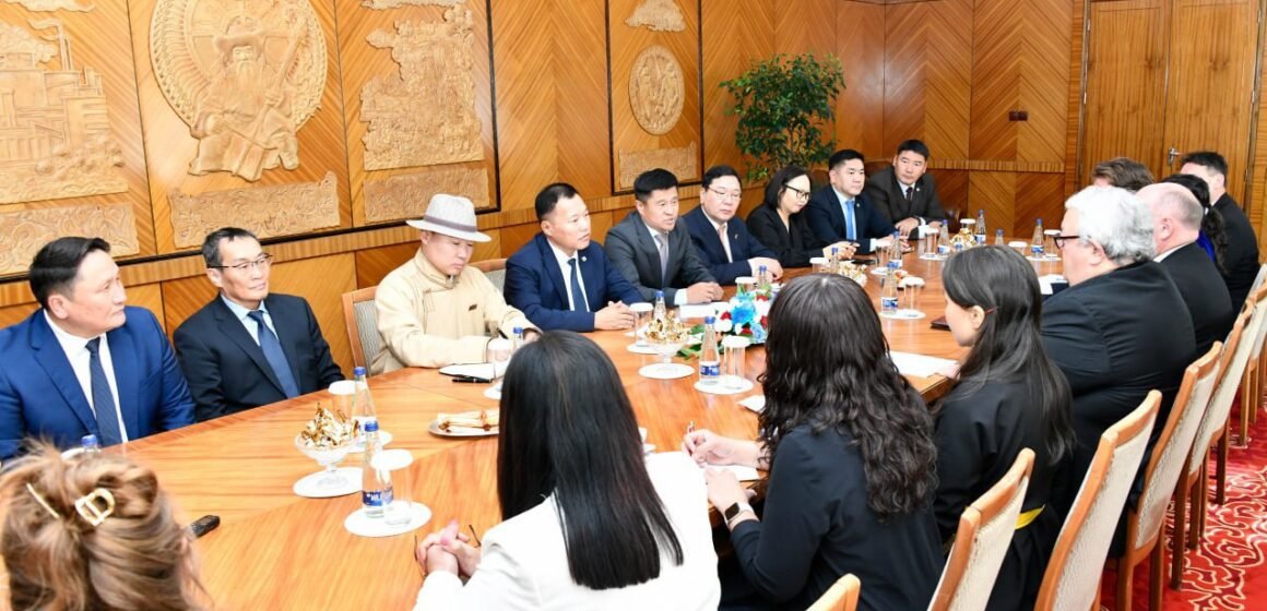 УИХ дахь АН-ын бүлгийн дарга О.Цогтгэрэл Шинэ Зеланд Улсын Парламентын Төлөөлөгчдийн танхимын дарга Жерард Браунли-д бараалхлаa.