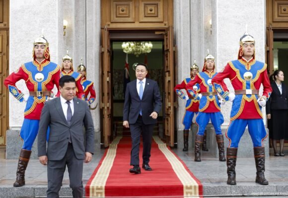 УИХ-ын дарга Д.Амарбаясгалан Шинэ Зеланд Улсын Парламентын Төлөөлөгчдийн танхимын дарга Жерард Браунли-г угтан авлаа