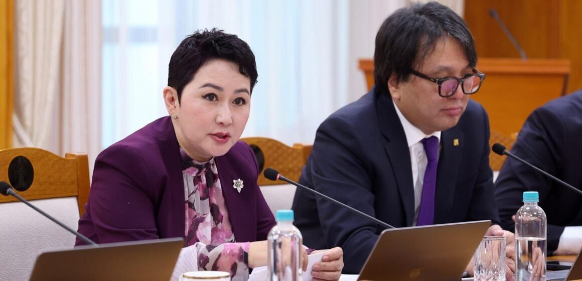 Нүүрстэй холбогдох гэрээ хэлэлцээ, бусад баримт бичгийг ил болголоо