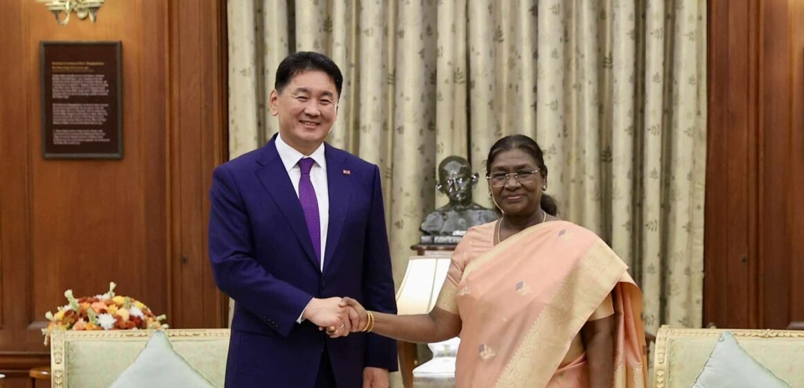 Монгол Улсын Ерөнхийлөгч У.Хүрэлсүх Бүгд Найрамдах Энэтхэг Улсын Ерөнхийлөгч Дроупади Мурму-тай уулзлаа