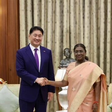 Монгол Улсын Ерөнхийлөгч У.Хүрэлсүх Бүгд Найрамдах Энэтхэг Улсын Ерөнхийлөгч Дроупади Мурму-тай уулзлаа