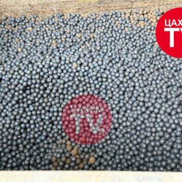 Орхон аймаг. tsahimtv.mn сайтын сурвалжлах багийнхан өнөөдөр Эрдэнэт үйлдвэрт ажиллаж, үйлдвэрийн үндсэн үйл ажиллагааны нэг хэсэг болох ган бөмбөлөгний үйлдвэрлэл, хэрэглээ, тендерийн үйл явцын талаар бодит сурвалжилга хийж байна.