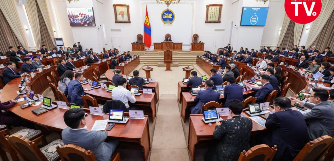 УИХ-ын даргыг үүрэгт ажлаас нь чөлөөлж, Монгол Улсын 2026 оны төсвийн тухай хуулийн төслүүдийг гурав дахь хэлэлцүүлэгт шилжүүлэв