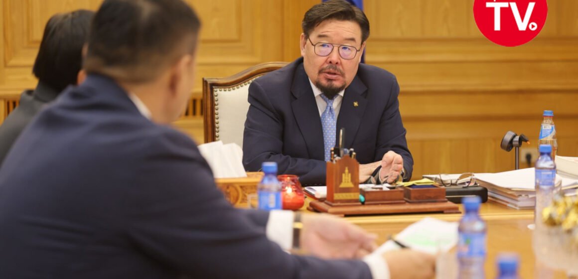 Ерөнхий сайд Г.Занданшатар халдвар, хамгааллын дэглэмийг бүх шатанд сахиулах үүрэг өглөө.