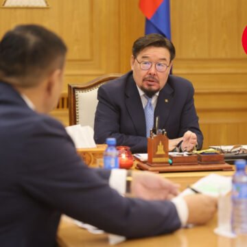 Ерөнхий сайд Г.Занданшатар халдвар, хамгааллын дэглэмийг бүх шатанд сахиулах үүрэг өглөө.