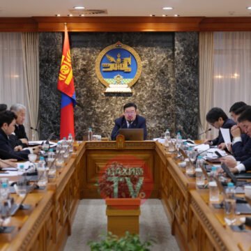 Хяналтын болон бүтээмжийн менежер, сайд нарын зөвлөхүүдийг цомхотгож, дэд сайд нарыг томиллоо.