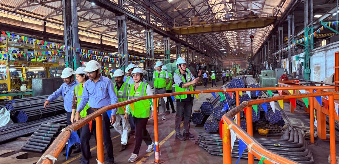 Газрын тос боловсруулах үйлдвэр (ГТБҮ)-ийн технологийн тоног төхөөрөмжүүдийн дийлэнх нь Энэтхэг улсын 20 шахам компанид үйлдвэрлэгдэж байна.