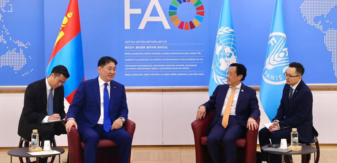 received_2157328724793464 Ерөнхийлөгч У.Хүрэлсүхэд НҮБ-ын Хүнс, хөдөө аж ахуйн байгууллагын Ерөнхий захирал бараалхлаа.