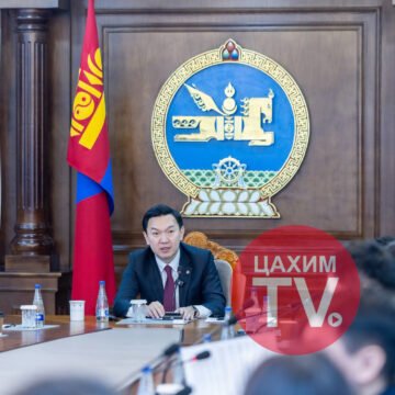 Айл өрх, орон нутгийн хэмжээнд сэргээгдэх эрчим хүчний хэрэглээг үе шаттайгаар нэмэгдүүлж, ногоон дэд бүтцийг хөгжүүлэх иж бүрэн санаачилгыг хэрэгжүүлнэ.