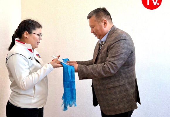 ОЮУНЫ СПОРТЫН ДЭЛХИЙД МОНГОЛЫН НЭРИЙГ МӨНХӨЛСӨН ИХ МАСТЕРТ НУТАГ ОРОН НЬ  ДЭМЖЛЭГ ҮЗҮҮЛЛЭЭ