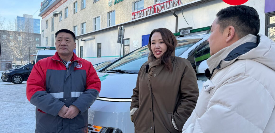 Хан-Уул дүүргийн Нэгдсэн эмнэлэгт түргэн тусламжийн машин гардуулан өглөө