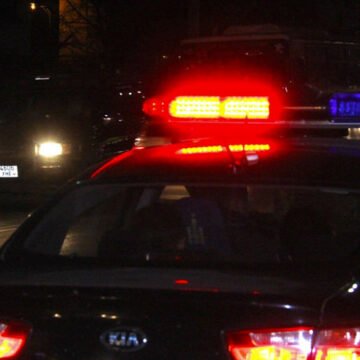 2026 оны 01 дүгээр сарын 04-ний өдрийн 23.00 цагийн орчимд Баянзүрх дүүргийн 27 дугаар хорооны нутаг дэвсгэр, Дунд Дарь-Эх … тоот хаягт “манай эхнэр нас барсан байна” гэх дуудлага, мэдээлэл цагдаагийн байгууллагад бүртгэгдсэн.Өнгөрсөн шөнө Дарь-Эхэд 30 настай эмэгтэйг 4 настай охиных нь хамт мэс ашиглан хөнөөжээ.