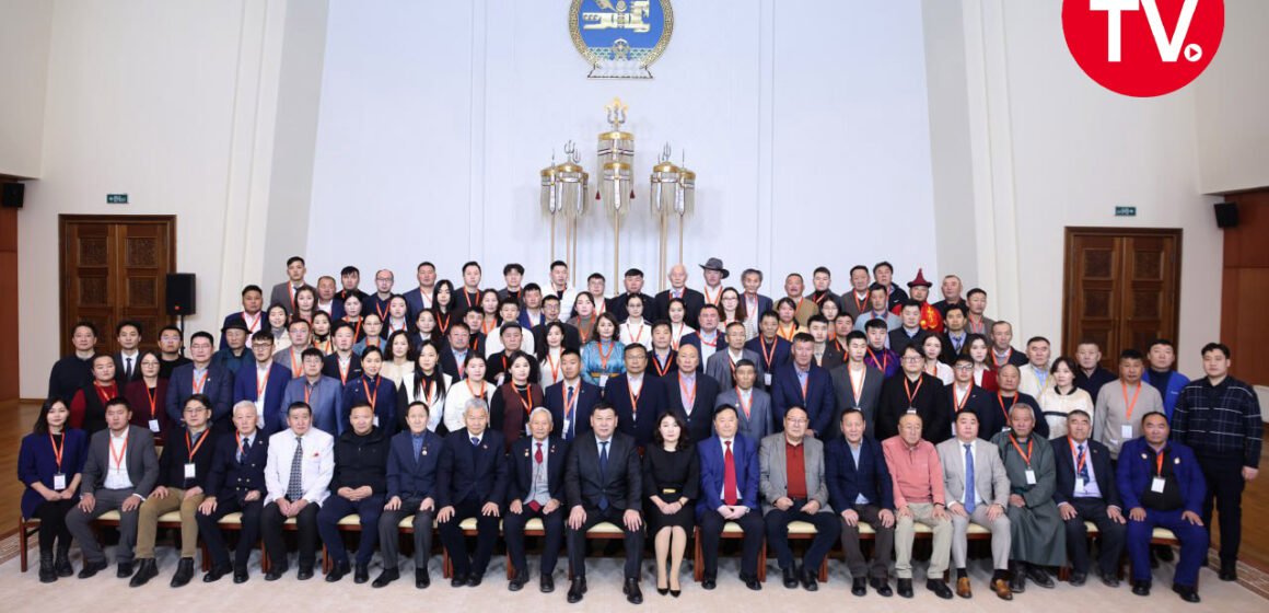 УИХ-ын даргын ивээл дор зохиогддог Шатар сонирхогчдын улсын аварга шалгаруулах тэмцээн Төрийн ордонд эхэллээ