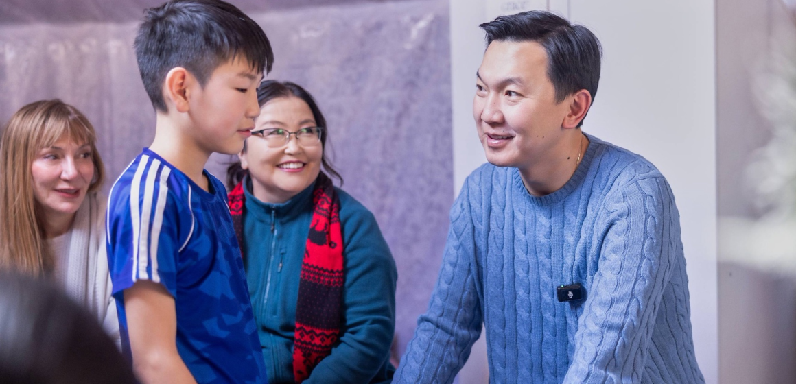 УИХ-ын дарга Н.Учрал нарны хавтангаар тог, дулаанаа шийдсэн өрхийн сайн туршлагатай танилцав