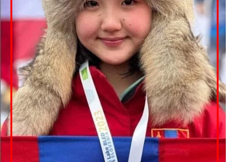 10 настай М.Цэнгүүн охин 50 метрийн мэлхий сэлэлтийн төрөлд алтан медаль хүртлээ.