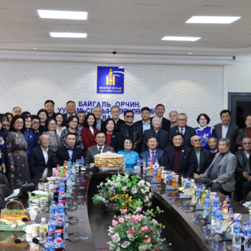 САЛБАРЫН АХМАД НАСТНУУДАА ХҮЛЭЭН АВЧ, ХҮНДЭТГЭЛ ҮЗҮҮЛЛЭЭ