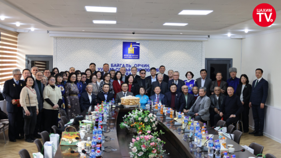 САЛБАРЫН АХМАД НАСТНУУДАА ХҮЛЭЭН АВЧ, ХҮНДЭТГЭЛ ҮЗҮҮЛЛЭЭ