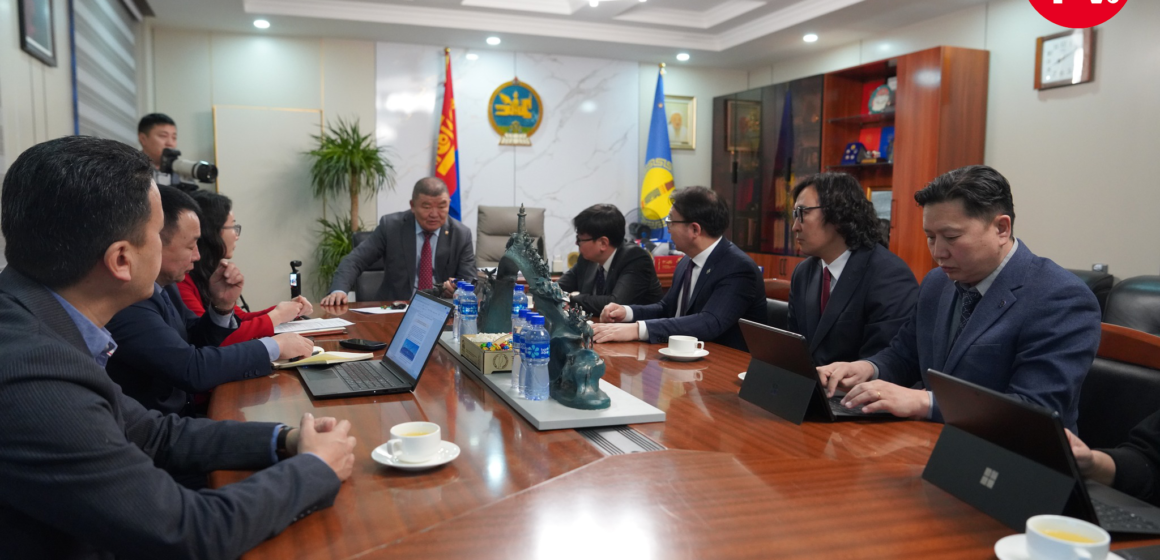 УИХ-ын гишүүн, Боловсролын сайд П.Наранбаяр болон УИХ-ын гишүүн П.Ганзориг нар Хөвсгөл аймагт ажиллаж байна