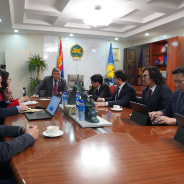 УИХ-ын гишүүн, Боловсролын сайд П.Наранбаяр болон УИХ-ын гишүүн П.Ганзориг нар Хөвсгөл аймагт ажиллаж байна