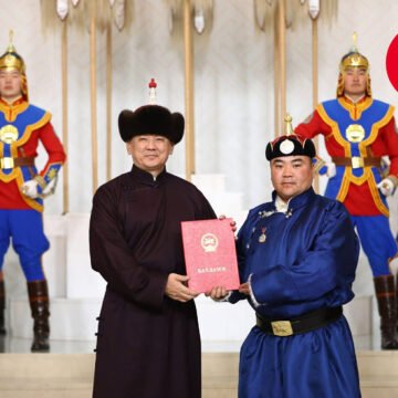 Уяачдад улсын цол хүртээлээ