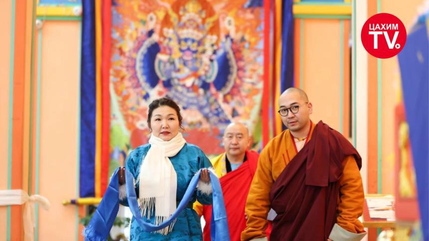 Очирдара шүтээнд мандал өргөж, төр түмний буян заяаг даатгалаа