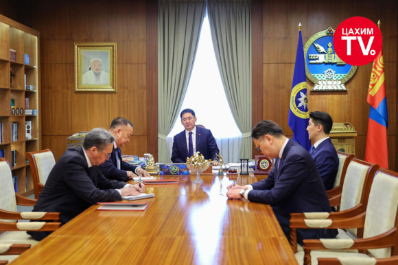 Элчин сайд нарт Итгэмжлэх жуух бичгийг нь гардууллаа