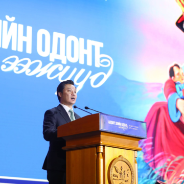 Ерөнхийлөгч У.Хүрэлсүх ээжүүд, охид, бүсгүйчүүдэд талархал илэрхийлж, сайн сайхан бүхнийг хүсэн ерөөв