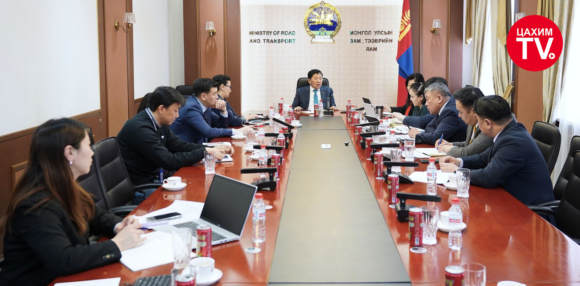 Зам, тээврийн сайд Б.Дэлгэрсайхан иргэний нисэхийн салбарын удирдлагууд, дотоодын авиа компаниудын төлөөлөлтэй уулзаж, салбарын цаг үеийн асуудал, цаашдын зорилт, хамтын ажиллагааны талаар дэлгэрэнгүй санал солилцлоо.