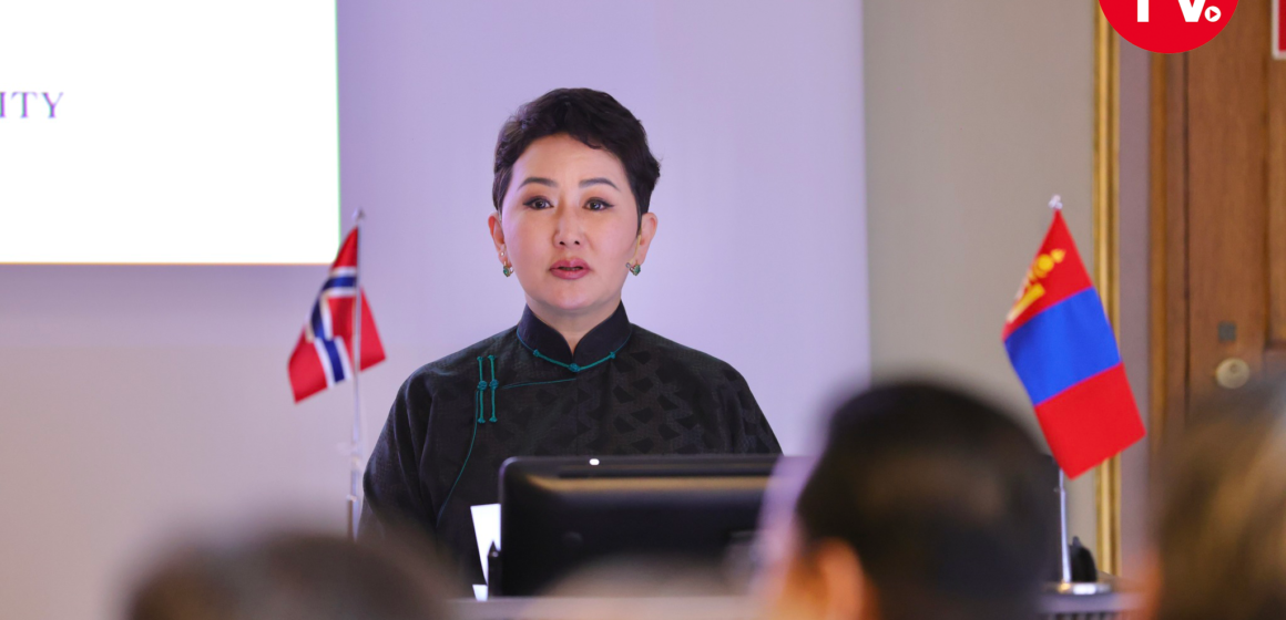 ГАДААД ХАРИЛЦААНЫ САЙД Б.БАТЦЭЦЭГ ОСЛОГИЙН ИХ СУРГУУЛИЙН ХАРЬЯА СОЁЛЫН ТҮҮХИЙН МУЗEЙД ЗОЧИЛЖ, ҮЗЭСГЭЛЭНГИЙН НЭЭЛТЭД ОРОЛЦОВ