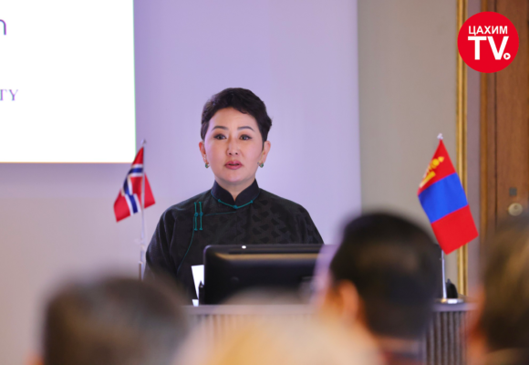 ГАДААД ХАРИЛЦААНЫ САЙД Б.БАТЦЭЦЭГ ОСЛОГИЙН ИХ СУРГУУЛИЙН ХАРЬЯА СОЁЛЫН ТҮҮХИЙН МУЗEЙД ЗОЧИЛЖ, ҮЗЭСГЭЛЭНГИЙН НЭЭЛТЭД ОРОЛЦОВ