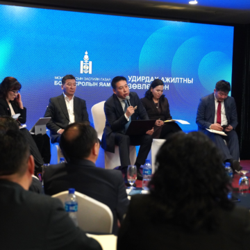 Боловсролын салбарын удирдах ажилтны шуурхай зөвлөгөөн хүрээнд үдээс хойш хэд хэдэн илтгэл, танилцуулга хийж, салбарын тулгамдсан асуудлуудыг хэлэлцэв.