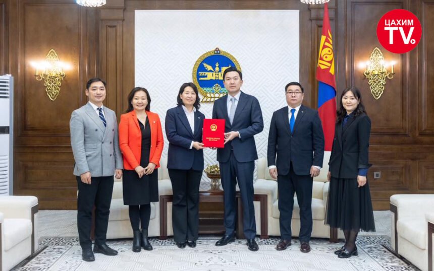 Монгол Улсын Их Хурлын тухай хуульд нэмэлт, өөрчлөлт оруулах тухай хуулийн төслийг өргөн мэдүүлэв