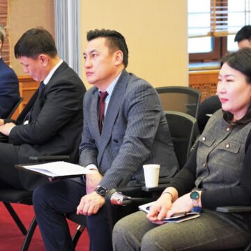 НЭЭЛТТЭЙ МЭДЭЭЛЛИЙН ИЛ ТОД БАЙДЛЫН ХЭРЭГЖИЛТИЙГ ХАНГАХ ОРОН ТООНЫ БУС ЗӨВЛӨЛ ХУРАЛДЛАА