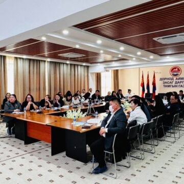 Хүнс, хөдөө аж ахуй хөнгөн үйлдвэрийн яам, Дэлхийн Хүнс хөдөө аж ахуйн байгууллагаас хамтран “Нэг – Эрүүл мэнд” төслийн хүрээнд “Хүнсний аюулгүй байдлыг хангах талаар салбар дундын тандалтын арга хэмжээг хэрэгжүүлэх, тулгамдаж буй асуудлууд” сэдэвт хэлэлцүүлгийг 2026 оны гуравдугаар сарын 23-24-нд Хэнтий аймгийн Чингис хот, Дорнод аймгийн Чойбалсан хотод зохион байгуулж байна.