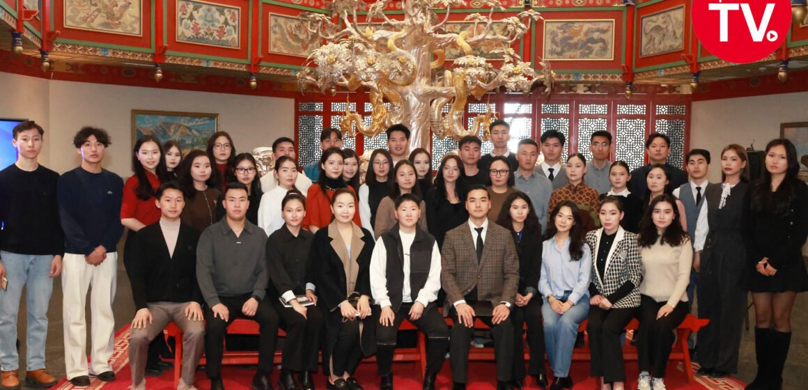 657449122_1254000306906453_5758313790903158460_n “НЭЭЛТТЭЙ ПАРЛАМЕНТ-2026” ХӨТӨЛБӨРИЙН ОЮУТАН ЗАЛУУС СОЁЛ, СПОРТ, АЯЛАЛ ЖУУЛЧЛАЛ, ЗАЛУУЧУУДЫН САЛБАРЫН БОДЛОГОТОЙ ТАНИЛЦЛАА