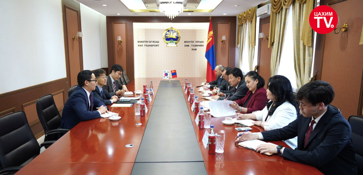 658289547_1283341377226140_534795683098466621_n Монгол Улсын Засгийн газрын гишүүн, Зам, тээврийн сайд Б.Дэлгэрсайхан өнөөдөр (2026.03.27) БНСУ-аас Монгол Улсад суугаа Онц бөгөөд Бүрэн Эрхт Элчин сайд Чой Жин Вон-ыг хүлээн авч уулзлаа.