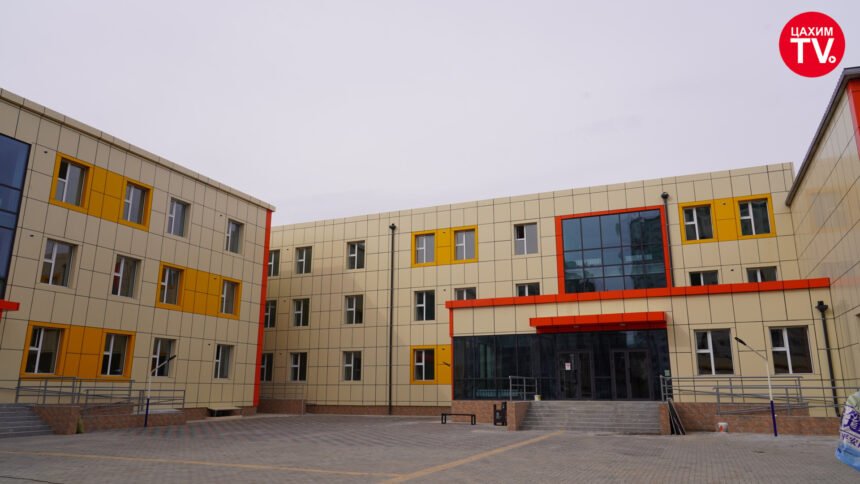 Баянзүрх дүүргийн 14 дүгээр хорооны 640 хүүхдийн суудалтай сургуулийг улсын комисс хүлээн авлаа