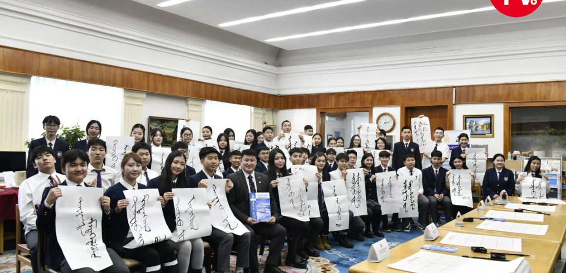 НЕБ-ын 141 дүгээр сургуулийн 10Б ангийн сурагчид “Төрийн мэдээлэл” эмхэтгэлийн 35 жилийн ойн үйл ажиллагаанд оролцлоо