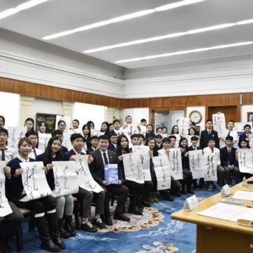 НЕБ-ын 141 дүгээр сургуулийн 10Б ангийн сурагчид “Төрийн мэдээлэл” эмхэтгэлийн 35 жилийн ойн үйл ажиллагаанд оролцлоо