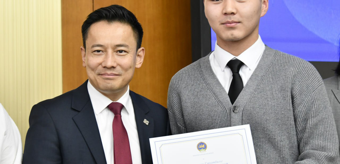 Оюутан дадлагажуулах “Нээлттэй парламент-2026” хөтөлбөрийн хаалт боллоо