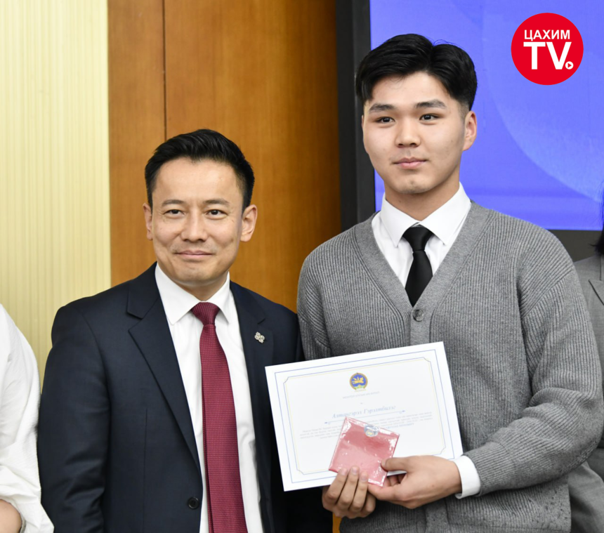 Оюутан дадлагажуулах “Нээлттэй парламент-2026” хөтөлбөрийн хаалт боллоо