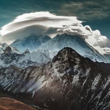 gaihaltai-everest ЭВЕРЕСТИЙН ОРГИЛД УУЛЧДЫГ ЗОХИОН БАЙГУУЛАЛТТАЙГААР ХОРДУУЛЖ ДААТГАЛЫН ЛУЙВАР ХИЙДЭГ БАЙЖЭЭ
