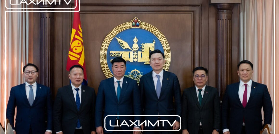 Улсын Их Хурлын дарга С.Бямбацогт парламент дахь таван намын удирдлагатай уулзаж, санал солилцлоо