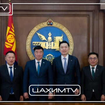 Улсын Их Хурлын дарга С.Бямбацогт парламент дахь таван намын удирдлагатай уулзаж, санал солилцлоо