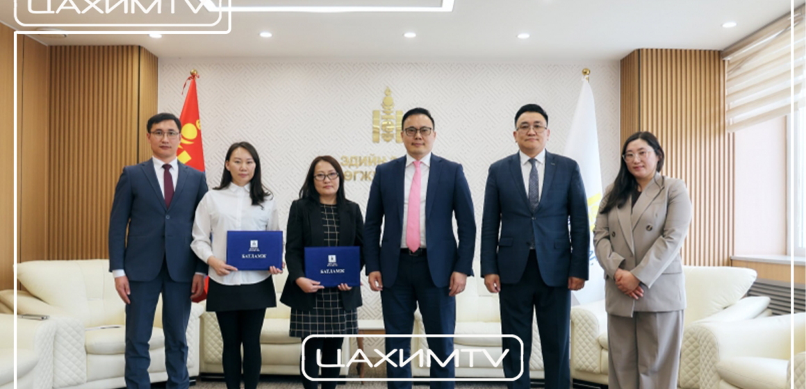 ТӨРИЙН НАРИЙН БИЧГИЙН ДАРГА И.БАТХҮҮ “ТУРШЛАГА СОЛИЛЦОХ ХӨТӨЛБӨР”-ИЙН ОРОЛЦОГЧДОД БАТЛАМЖ ГАРДУУЛЛАА